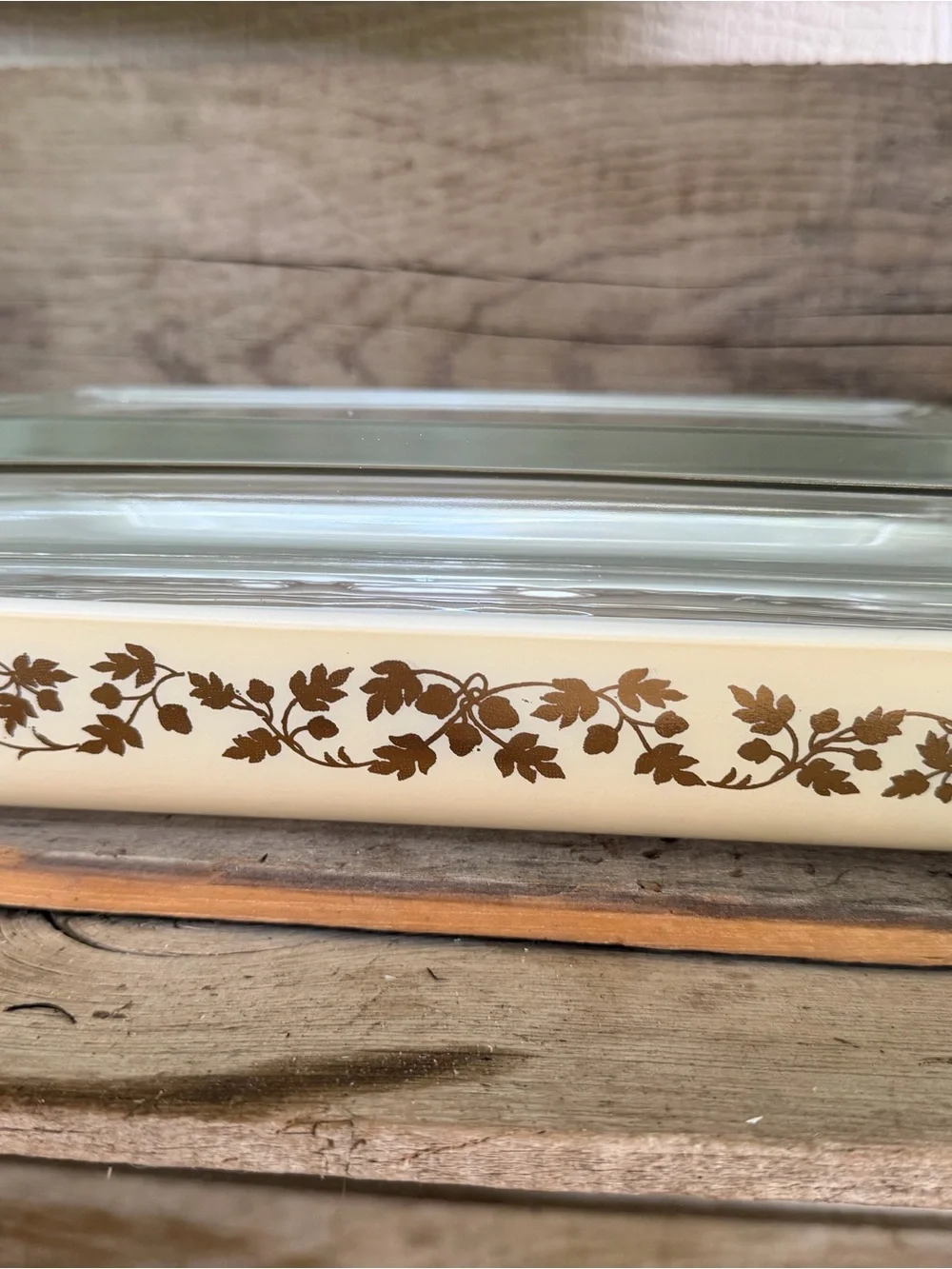 RARE Vintage Pyrex Acorn Space Saver 548
